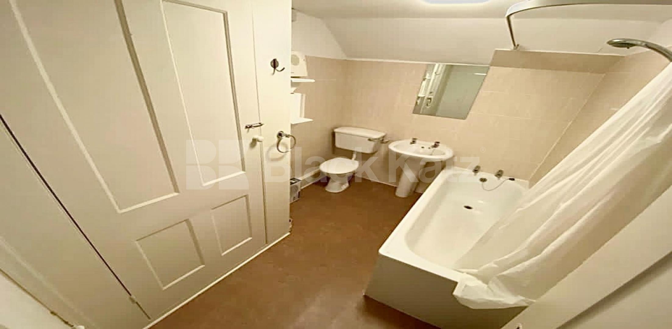 			Includes WATER & COUNCIL TAX!, Studio Apartment, 1 bath, 1 reception Studio			 Woodland Rise, Muswell Hill